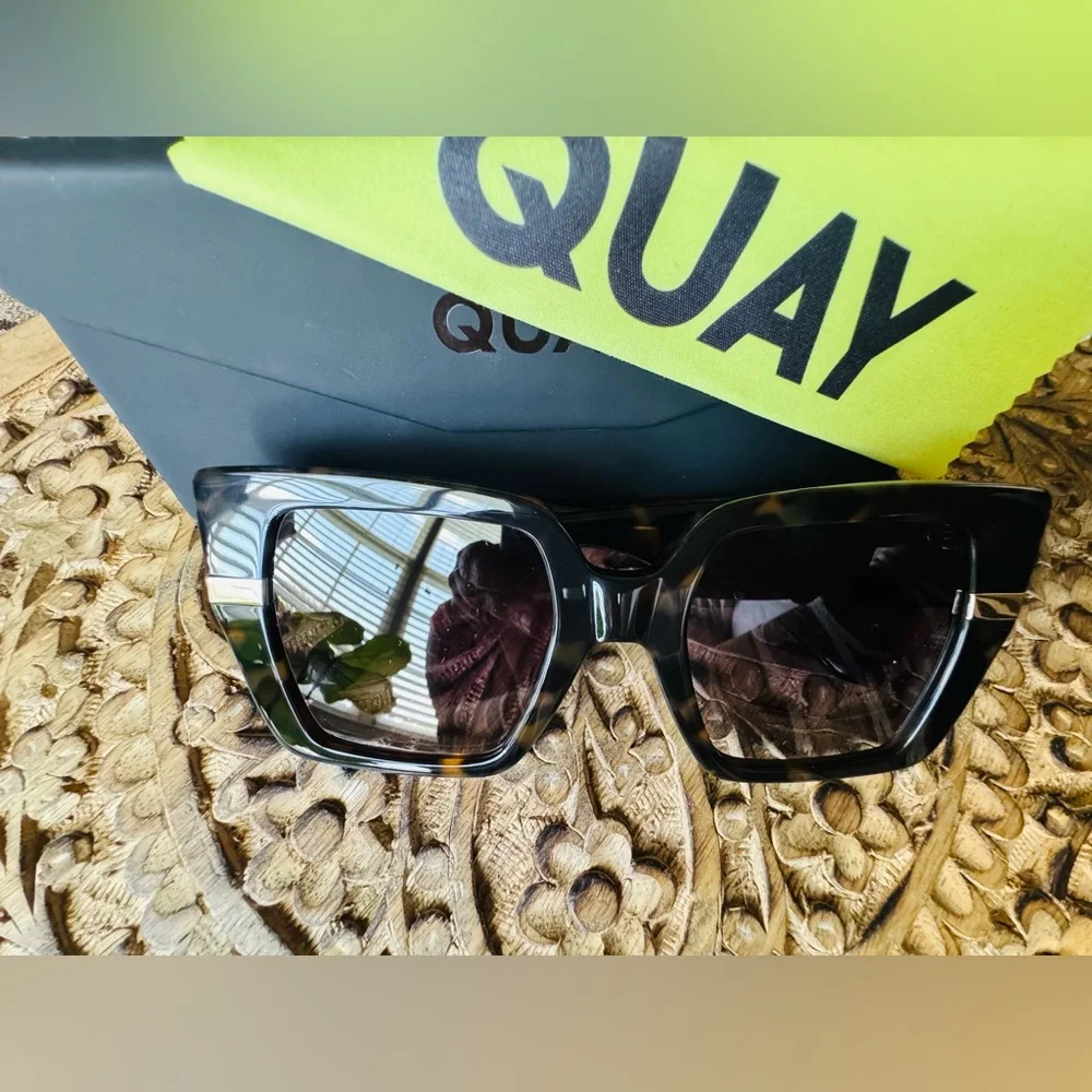 NEW IN BOX!! Quay Notorious Sunglasses in Tortoise - Picture 4 of 16